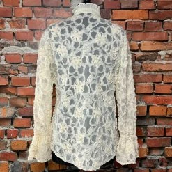 Oo La La TIFFIANY'S CLOSET Rose Lace Blouse With Ruffled Collar And Sleeves