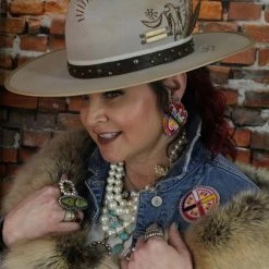 Double D Ranch Wear - Cynthia Hats/Headbands/Scarves/Gloves Making Horse Medicine Hat